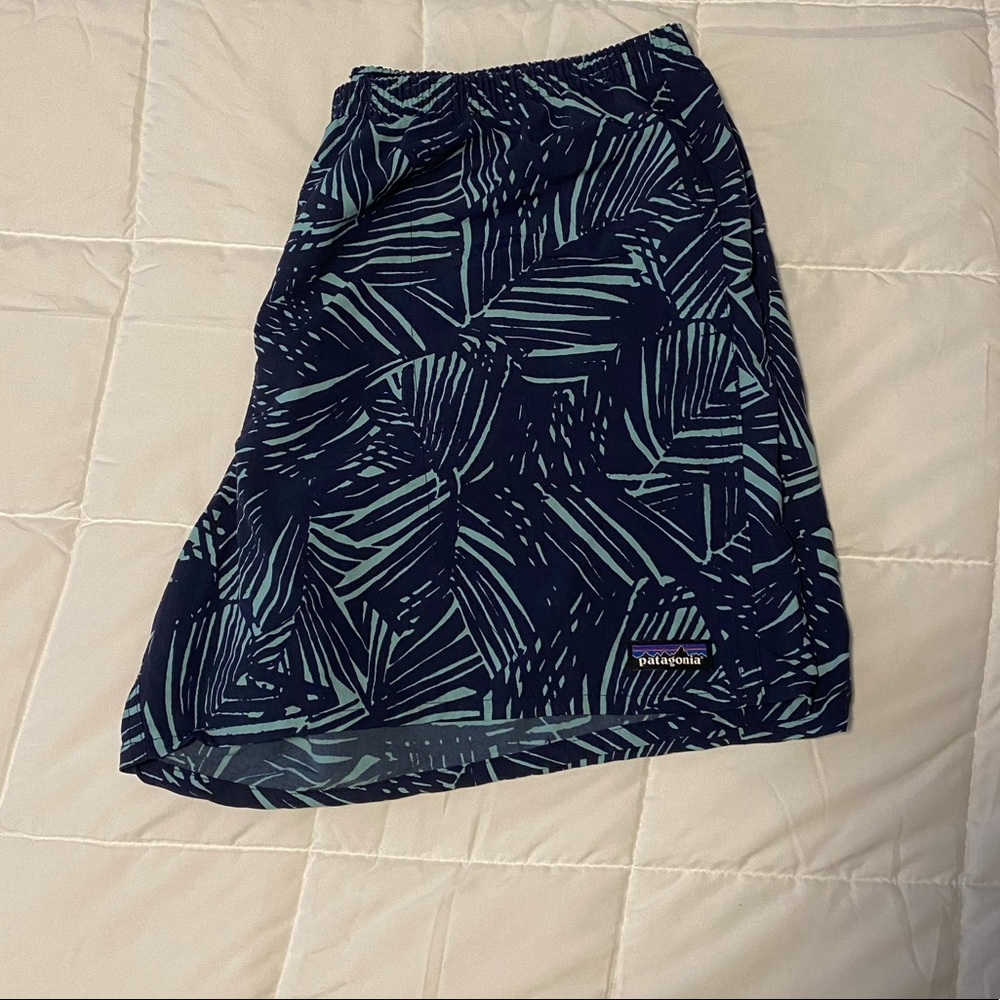 NWOT Men’s 5 in Patagonia Baggies